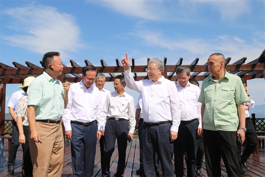 2024.06.23全國政協(xié)副主席、民盟中央常務(wù)副主席、中國科學(xué)院院士、清華大學(xué)副校長王光謙蒞臨金徽股份視察.jpg