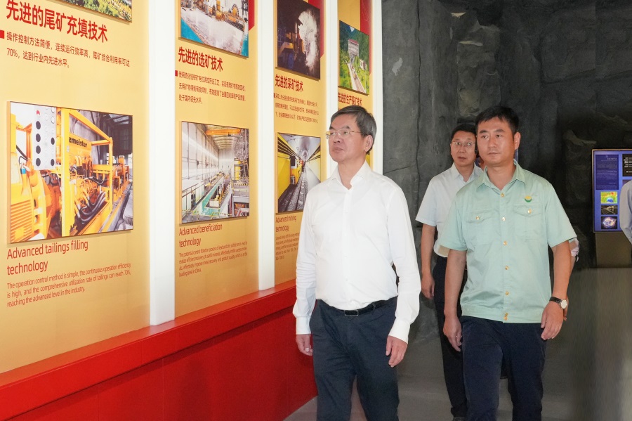 2024.06.23全國政協(xié)委員、省政協(xié)主席、黨組書記莊國泰蒞臨金徽股份指導(dǎo)工作.jpg