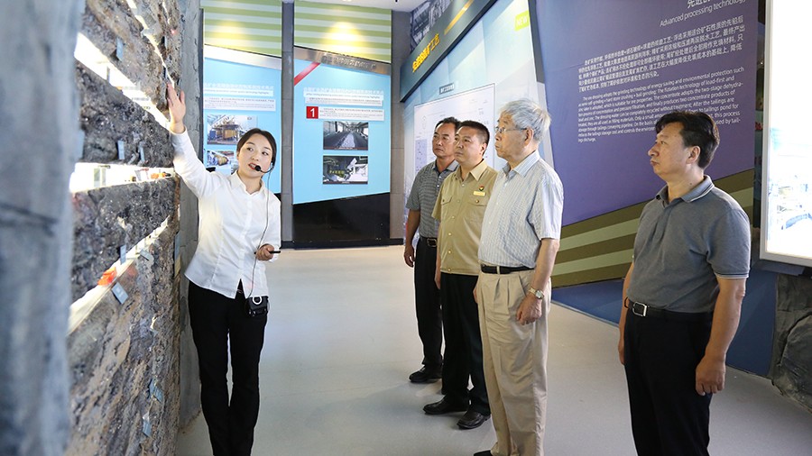 18-2020年8月，原四川省委書記、省人大常委會(huì)主任，中共第十六屆中央委員，第十一屆全國人大常委會(huì)委員張學(xué)忠蒞臨金徽股份參觀。.jpg