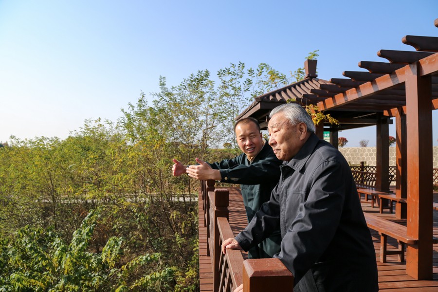 21-2019年10月，國家水利部原副部長王守強(qiáng)參觀金徽股份時(shí)盛贊：金徽股份是綠色礦山、文明礦山、美麗礦山。.jpg