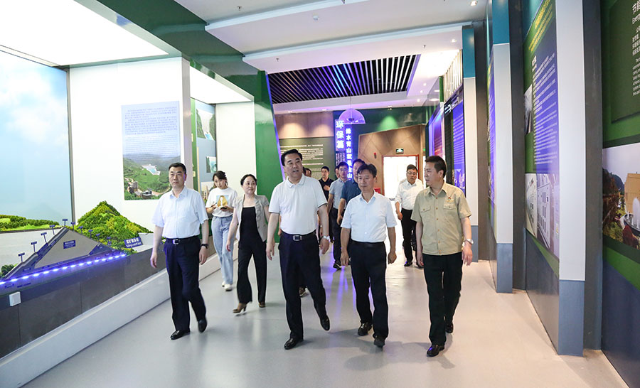 14-2021年6月，時(shí)任省委常委、省委統(tǒng)戰(zhàn)部部長馬廷禮蒞臨金徽股份調(diào)研。.jpg