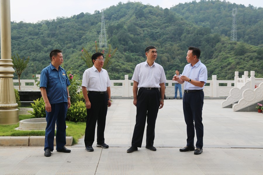24-2018年8月，全省綠色礦山建設(shè)現(xiàn)場會(huì)在金徽股份召開，時(shí)任副省長李斌出席會(huì)議并做重要講話。.jpg