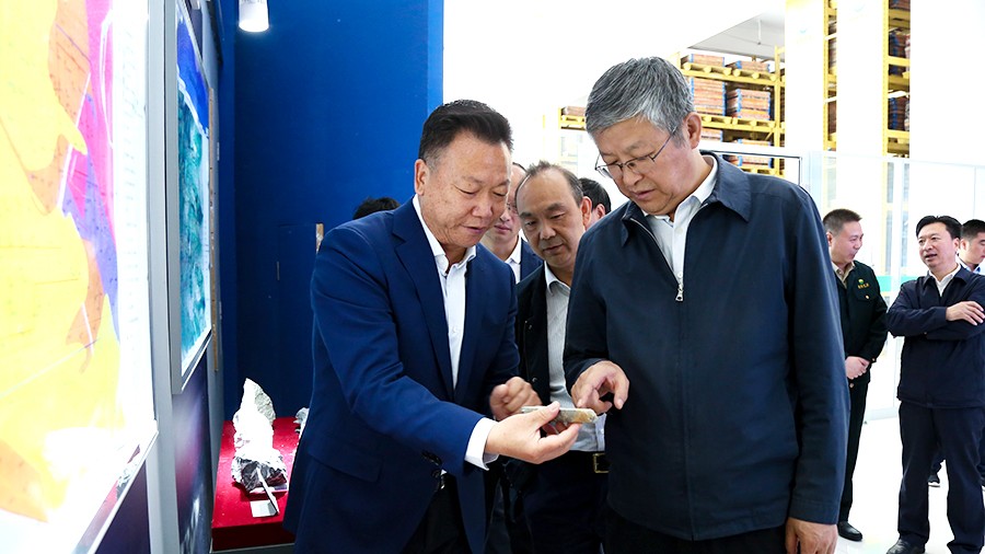 33-2021年5月，隴南市委書記張珂兵蒞臨礦區(qū)調(diào)研尾礦庫治理及綠色礦山建設(shè)情況。.jpg