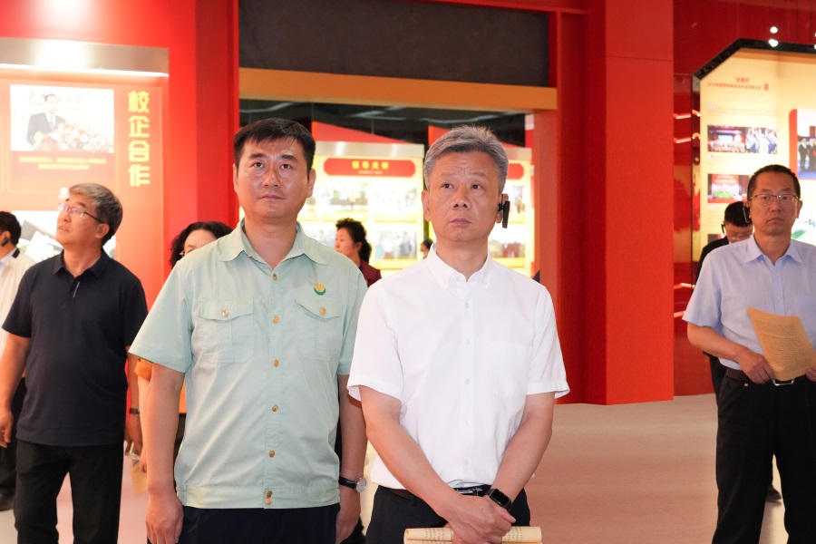 2024.06.23全國政協(xié)委員、省政協(xié)副主席、民盟甘肅省委會(huì)主委劉仲奎蒞臨金徽股份調(diào)研.jpg