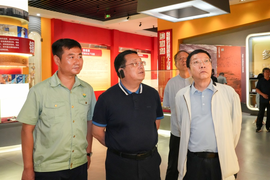 2024.06.23全國政協(xié)委員、 陜西省政協(xié)副主席、民建陜西省委會(huì)主委李忠民蒞臨金徽股份調(diào)研.jpg