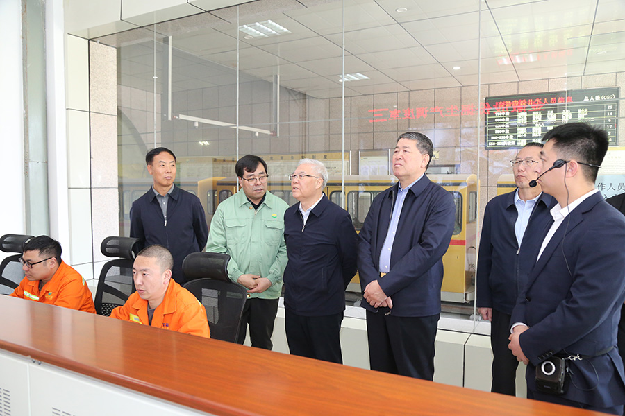 全國政協(xié)常委，省政協(xié)副主席，民進(jìn)中央常委、甘肅省主委尚勛武調(diào)研金徽股份時(shí)強(qiáng)調(diào)，要加強(qiáng)科技創(chuàng)新與人才培養(yǎng)。-900.jpg